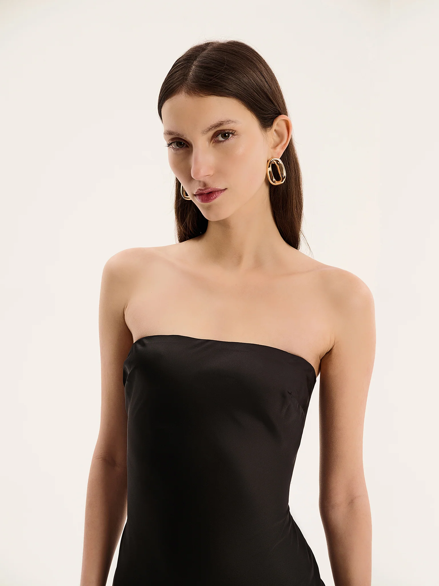 Amdra Maxi Dress in Black - Image 4