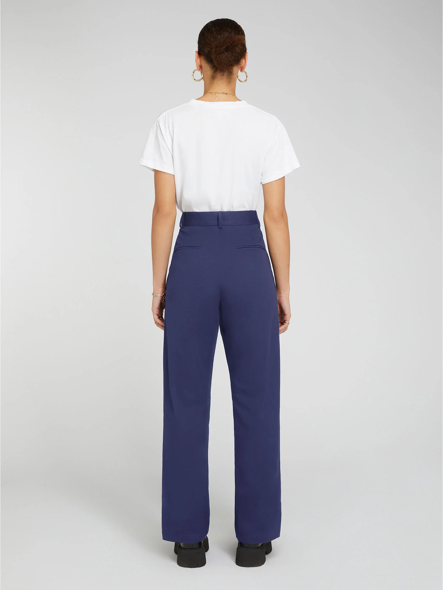 Cinnamon Relaxed Trousers in Navy - Image 3