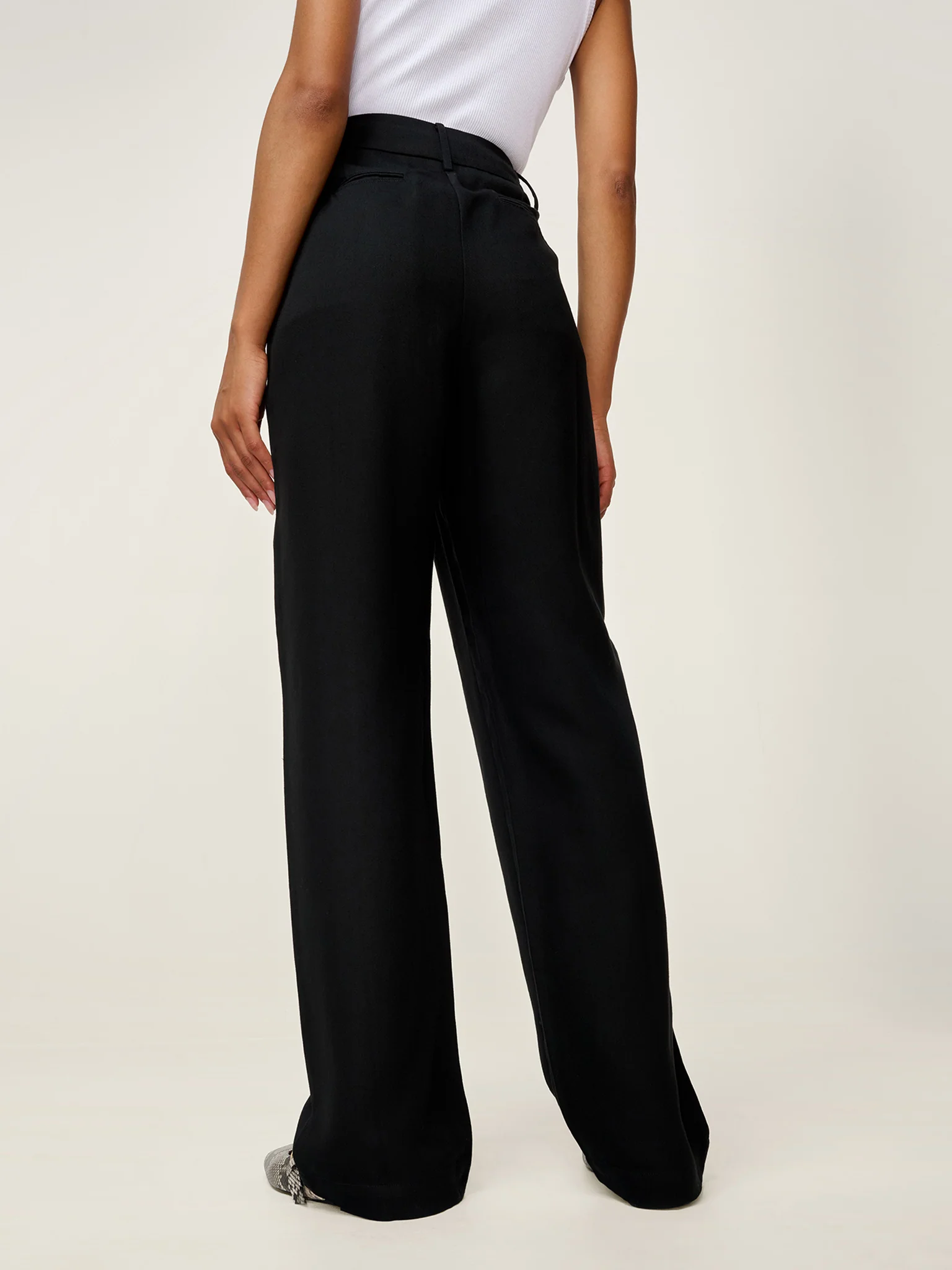 Cinnamon Trouser in Black - Image 2