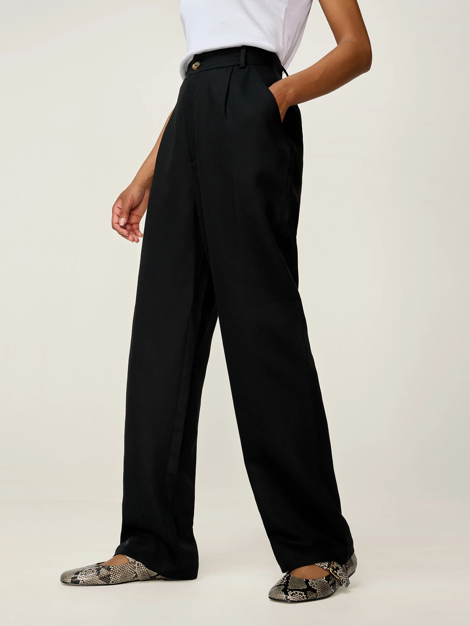 Cinnamon Trouser in Black - Image 5
