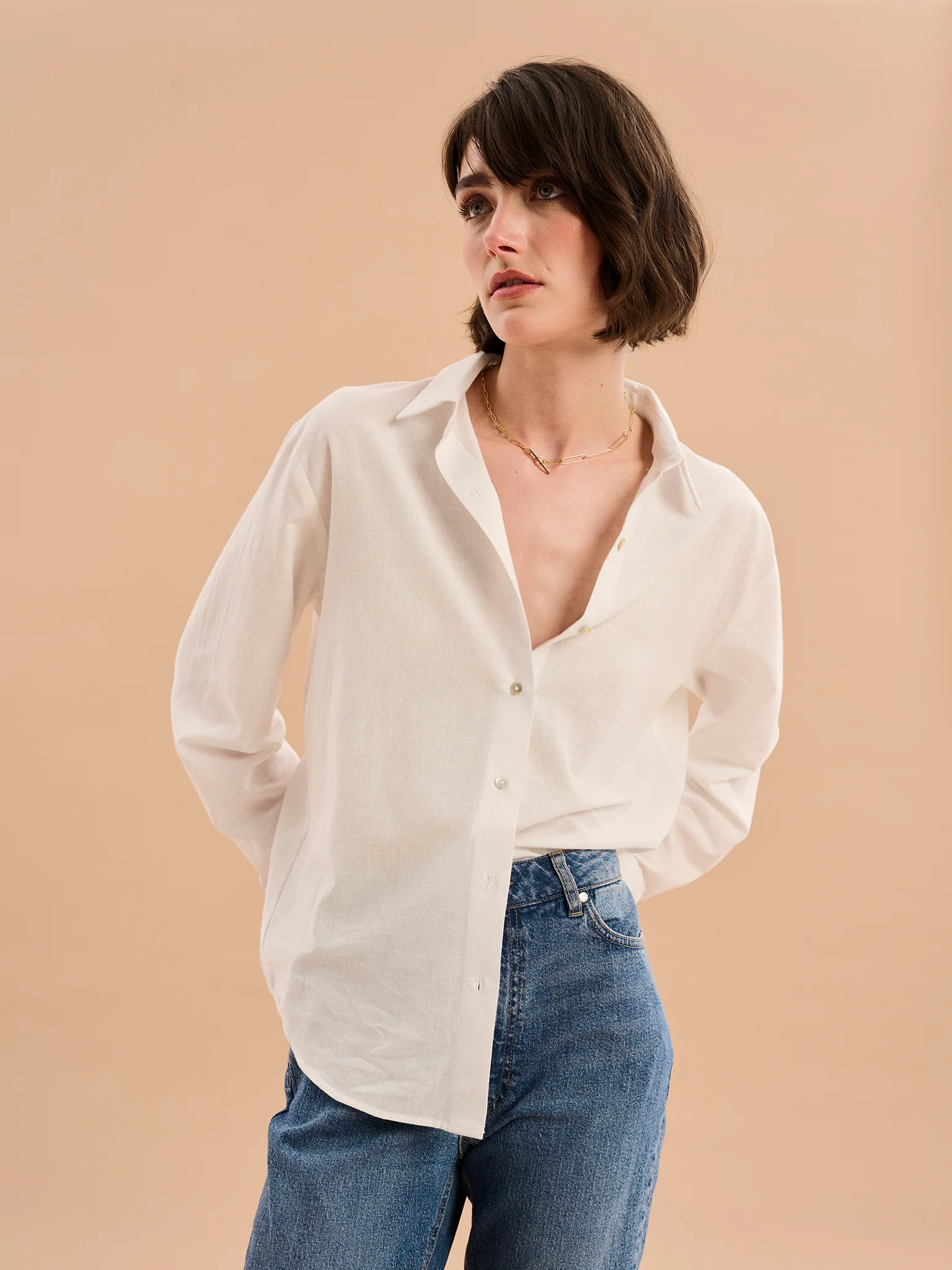 Evie Linen Oversized Shirt in White - Image 3