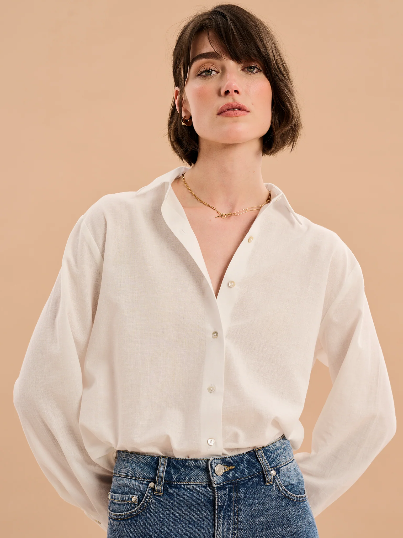 Evie Linen Oversized Shirt in White - Image 5