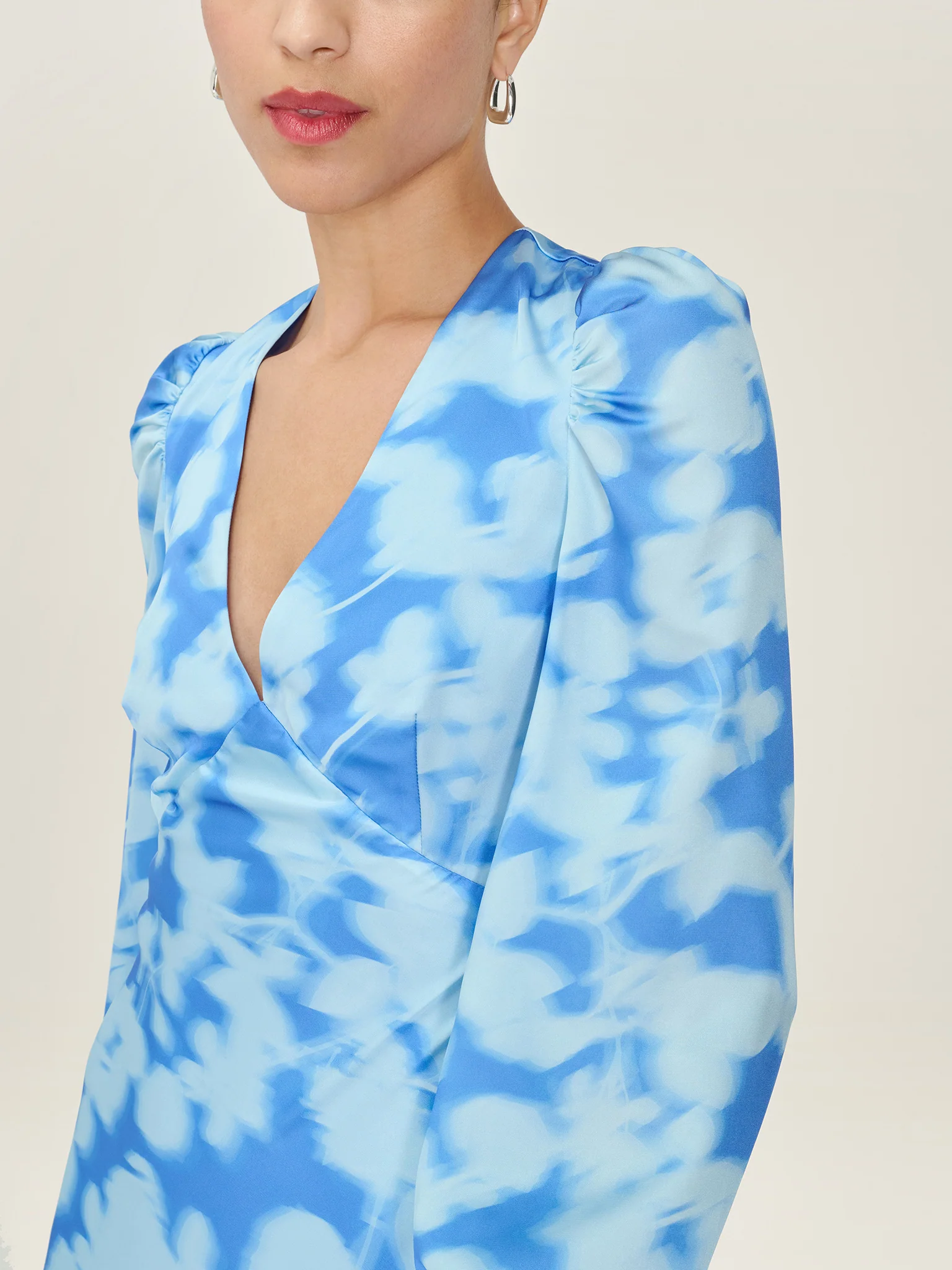 Francoise Dress in Blue Blurred Floral - Image 3