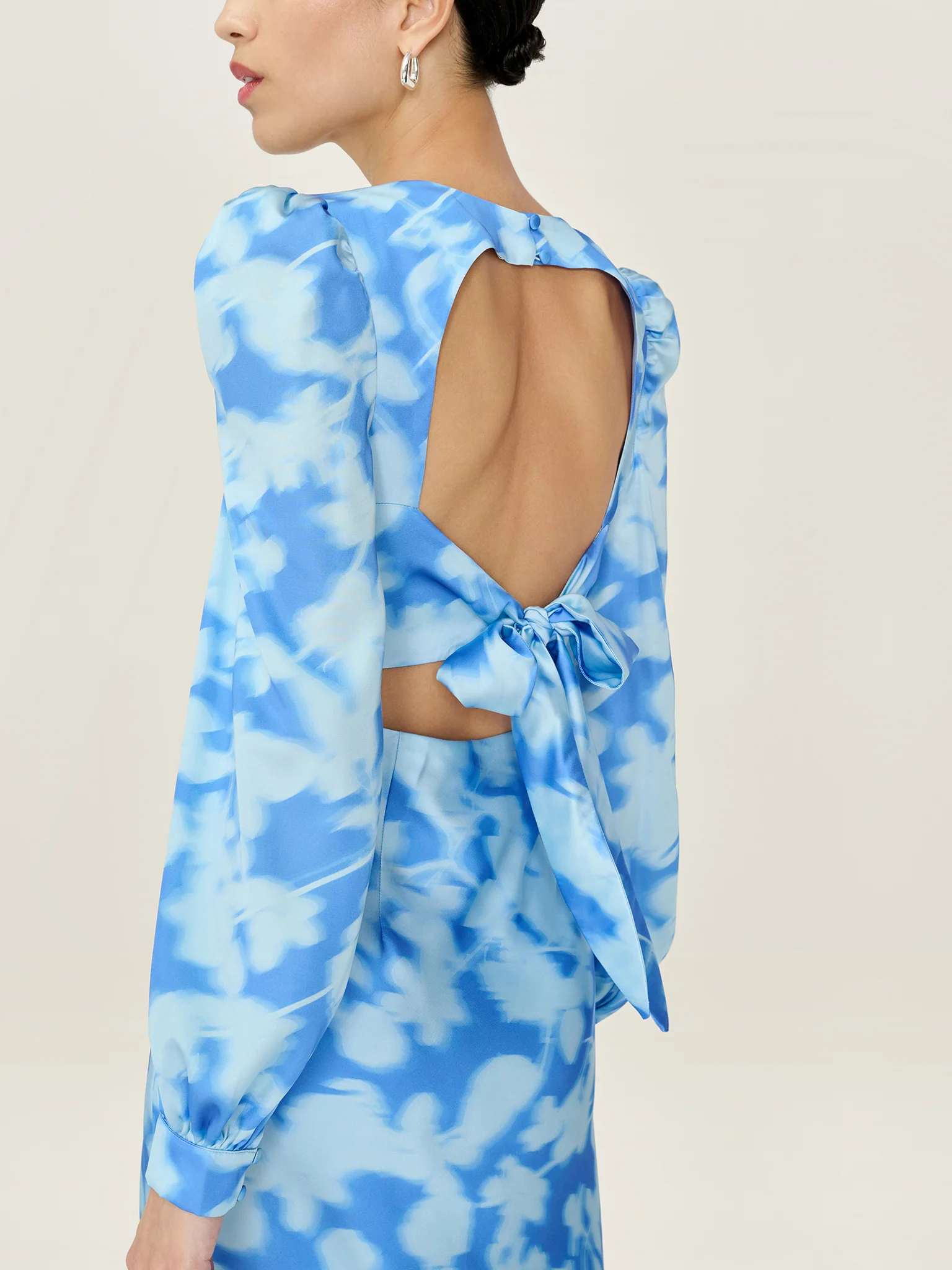 Francoise Dress in Blue Blurred Floral - Image 4