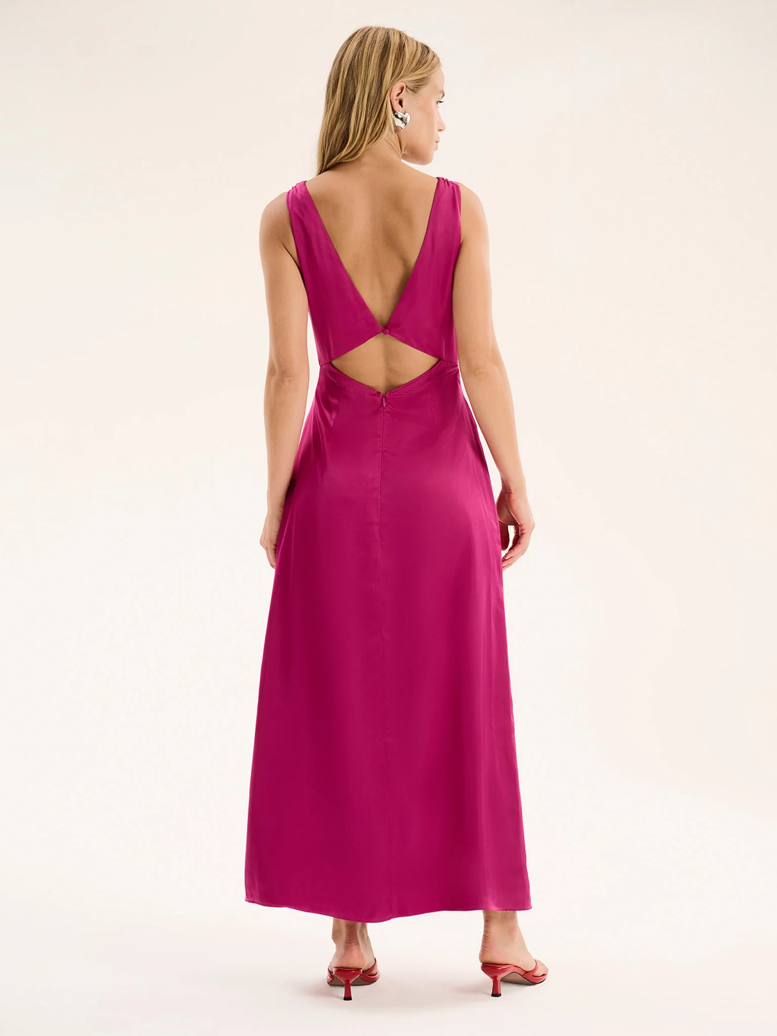Fredrika Ring Detail Dress in Magenta - Image 3