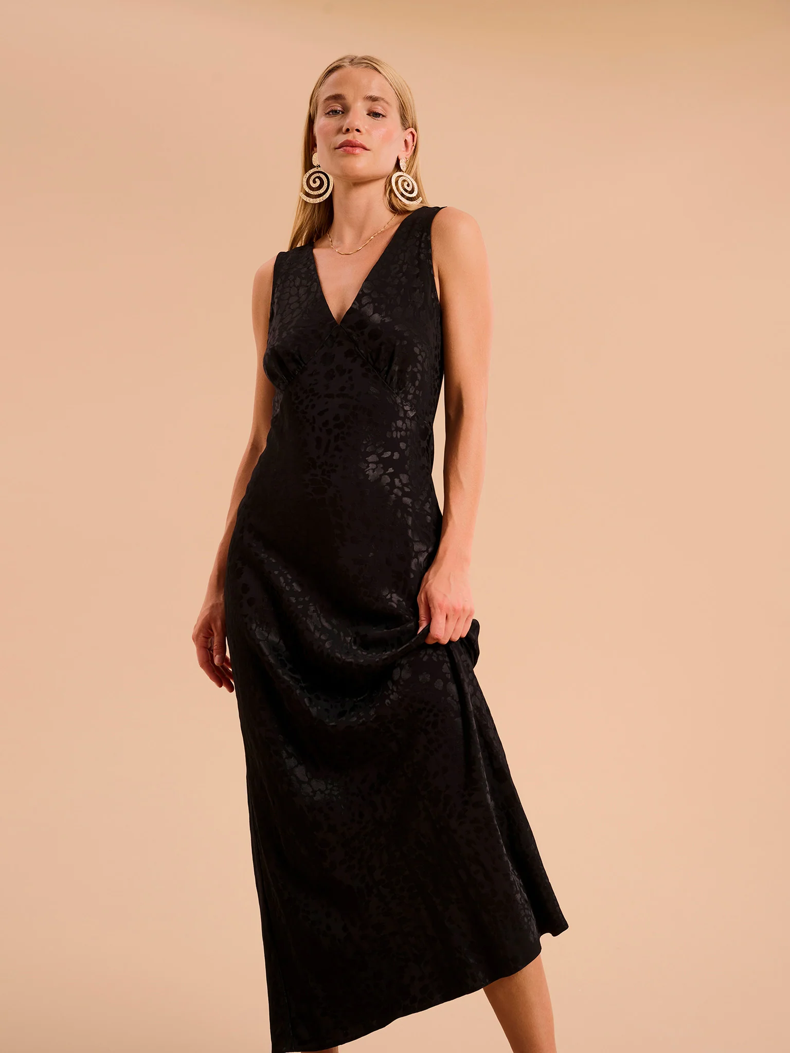 Iris Midi Jacquard Dress in Black - Image 3