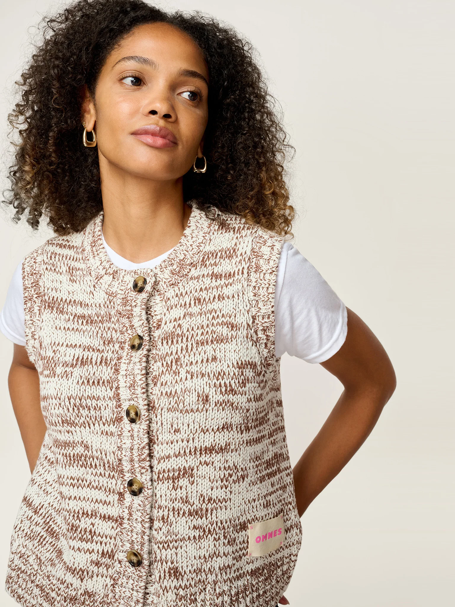 STUDIO OMNES Matilda Vest in Brown and Cream - Image 2