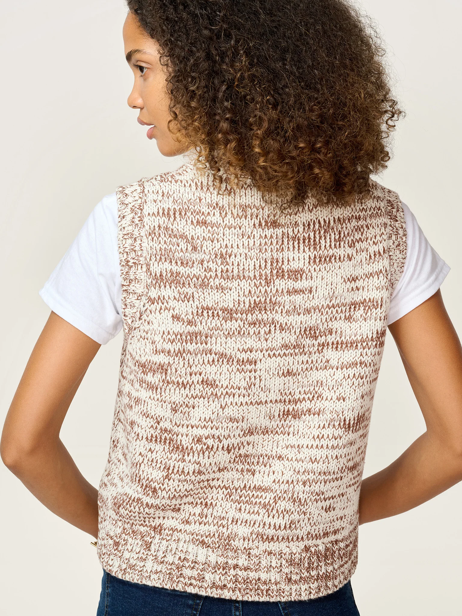STUDIO OMNES Matilda Vest in Brown and Cream - Image 4