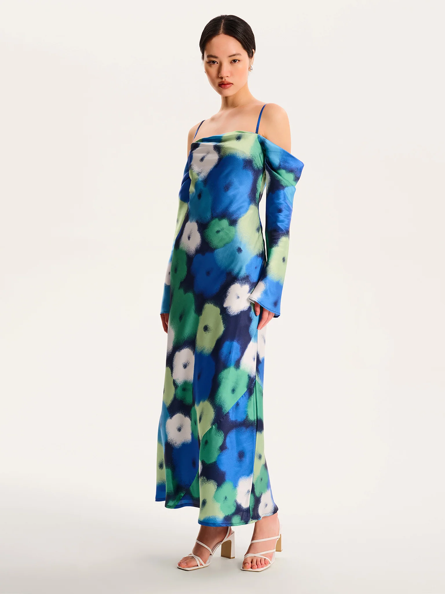 Munique Dress in Spray Floral - Image 5