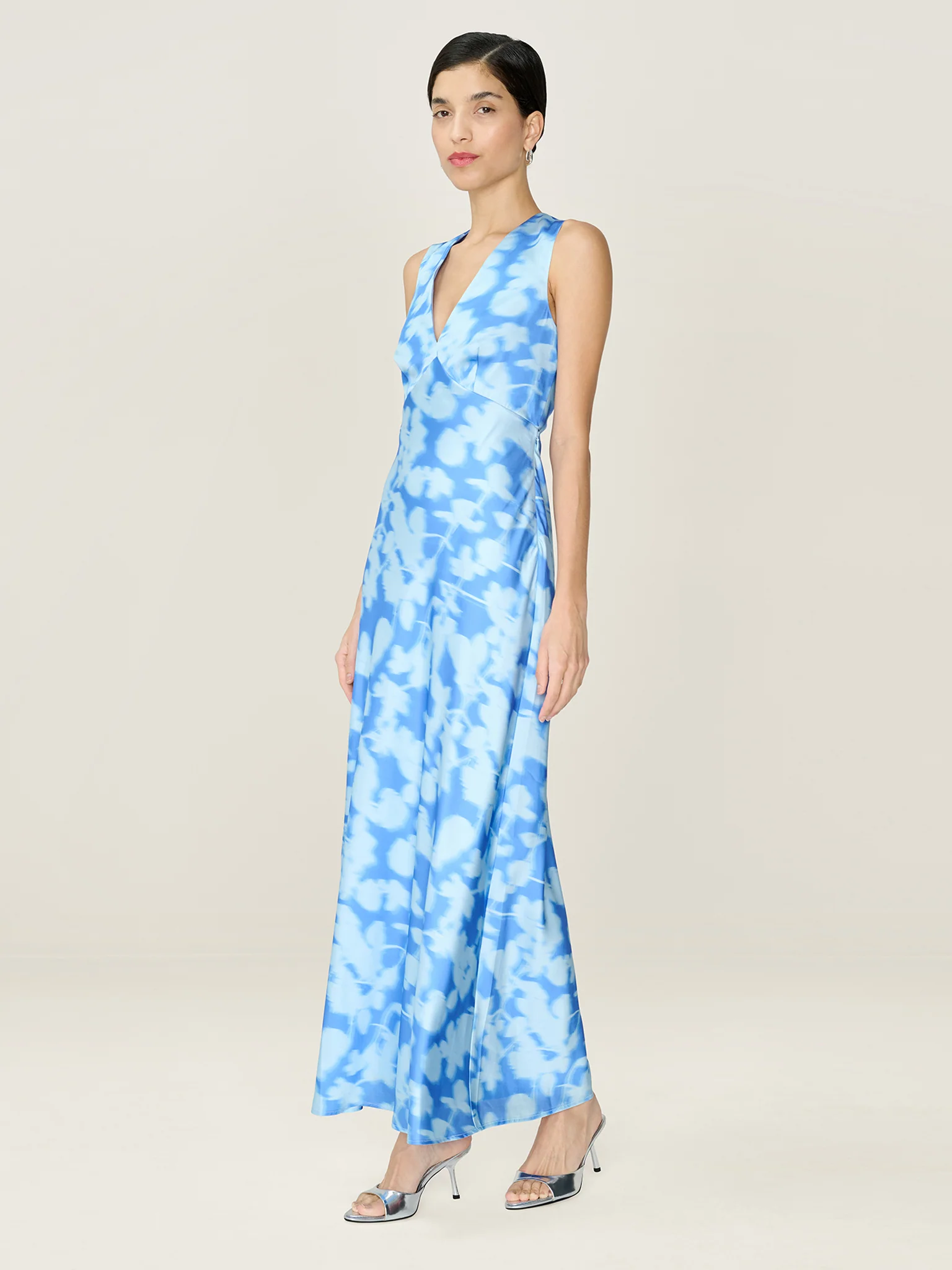 Nova Dress in Blurred Floral Blue - Image 2