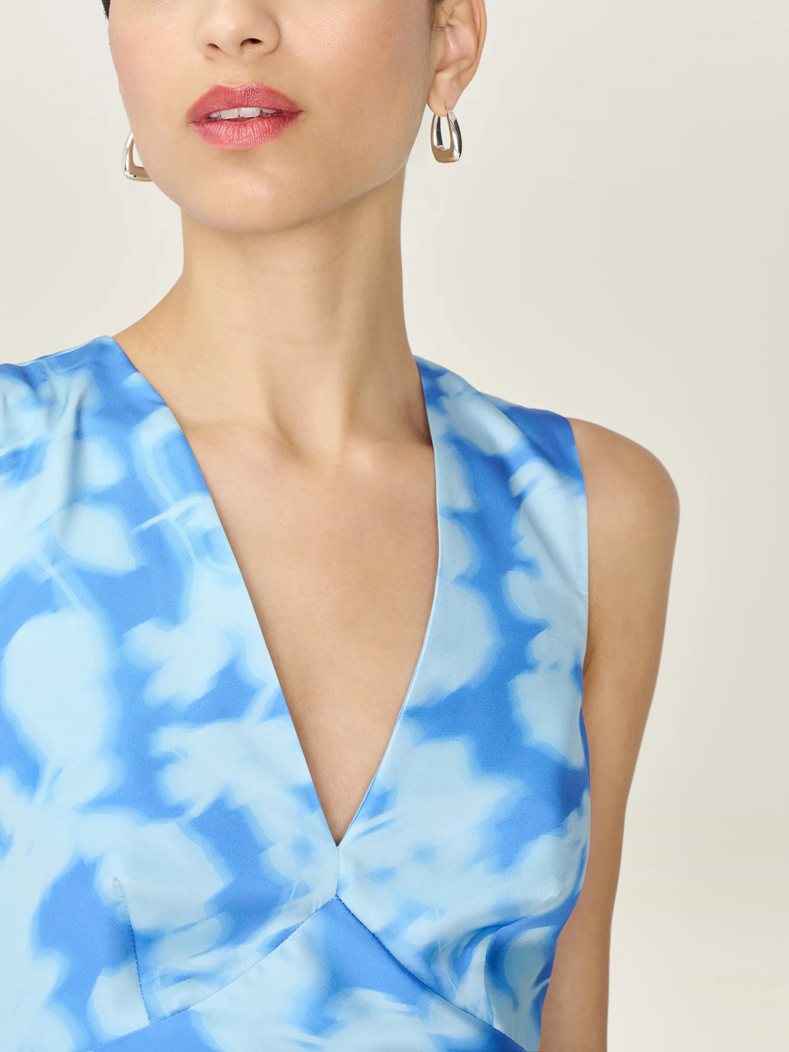 Nova Dress in Blurred Floral Blue - Image 3