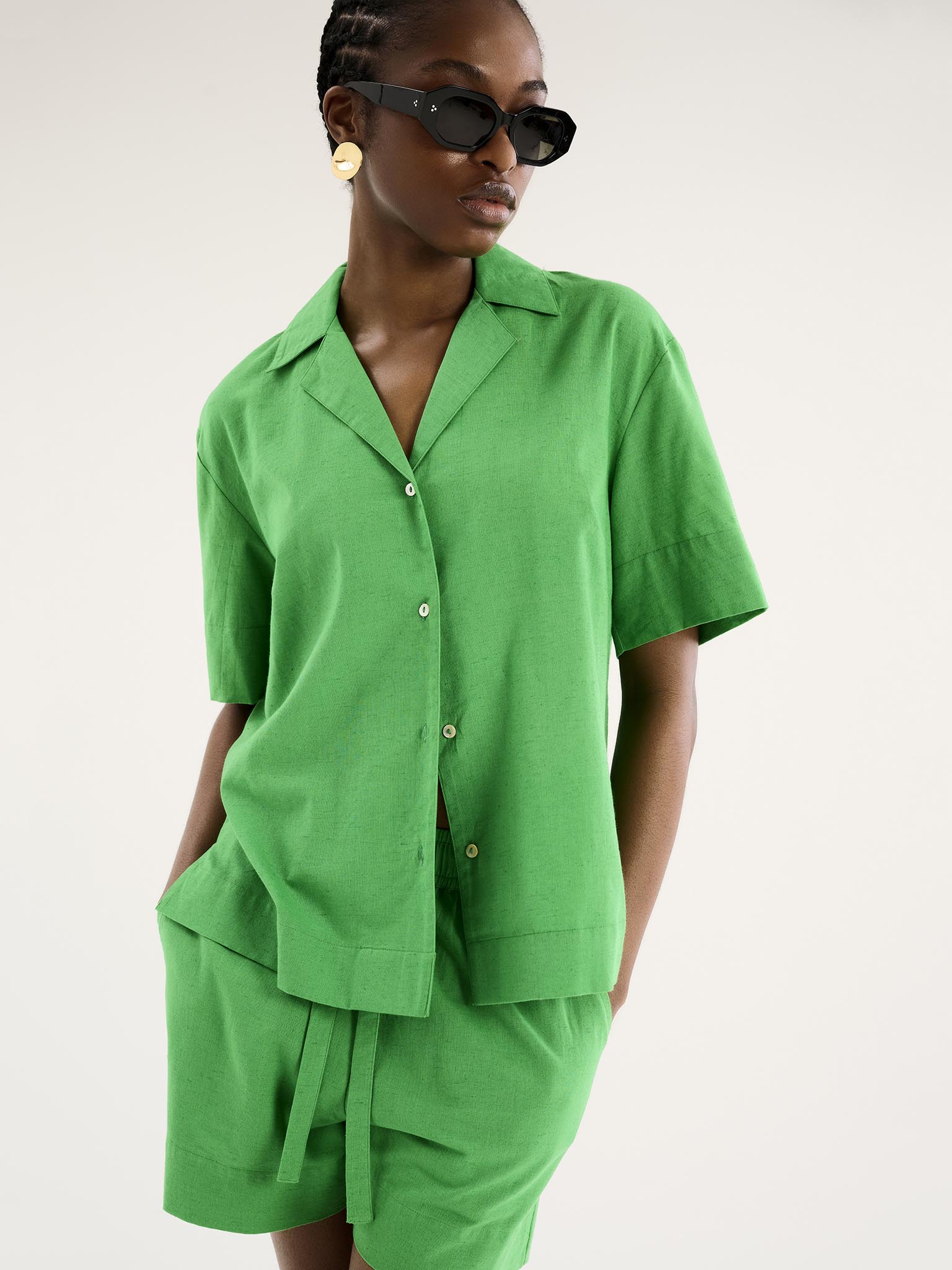 Oaklyn Linen Boxy Shirt in Green - Image 4