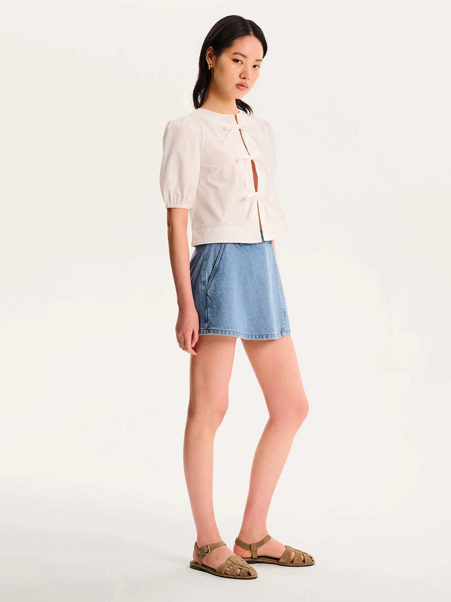 Parker Short  in Light Wash - Image 4