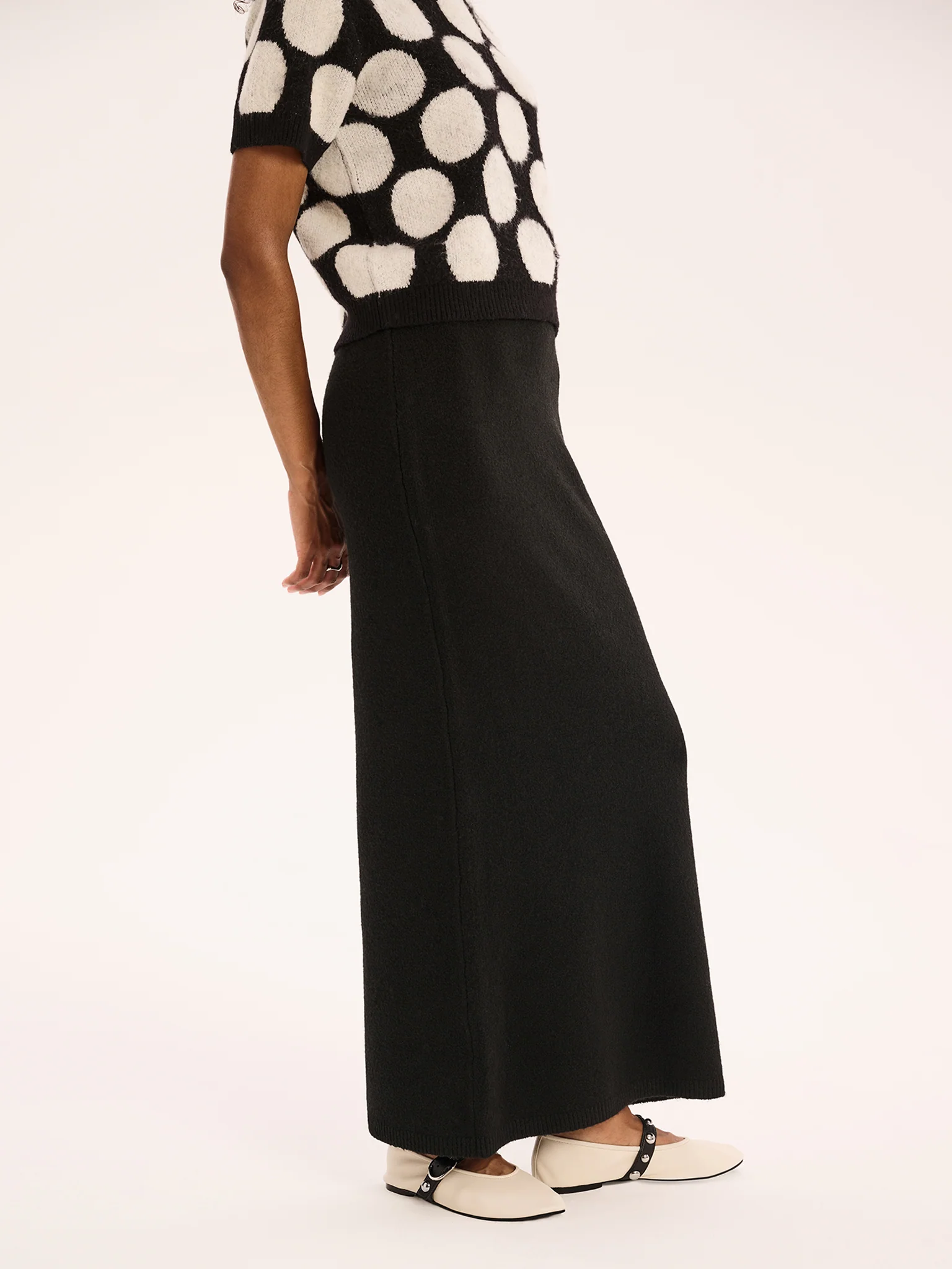 Queenie Knitted Skirt in Black - Image 3