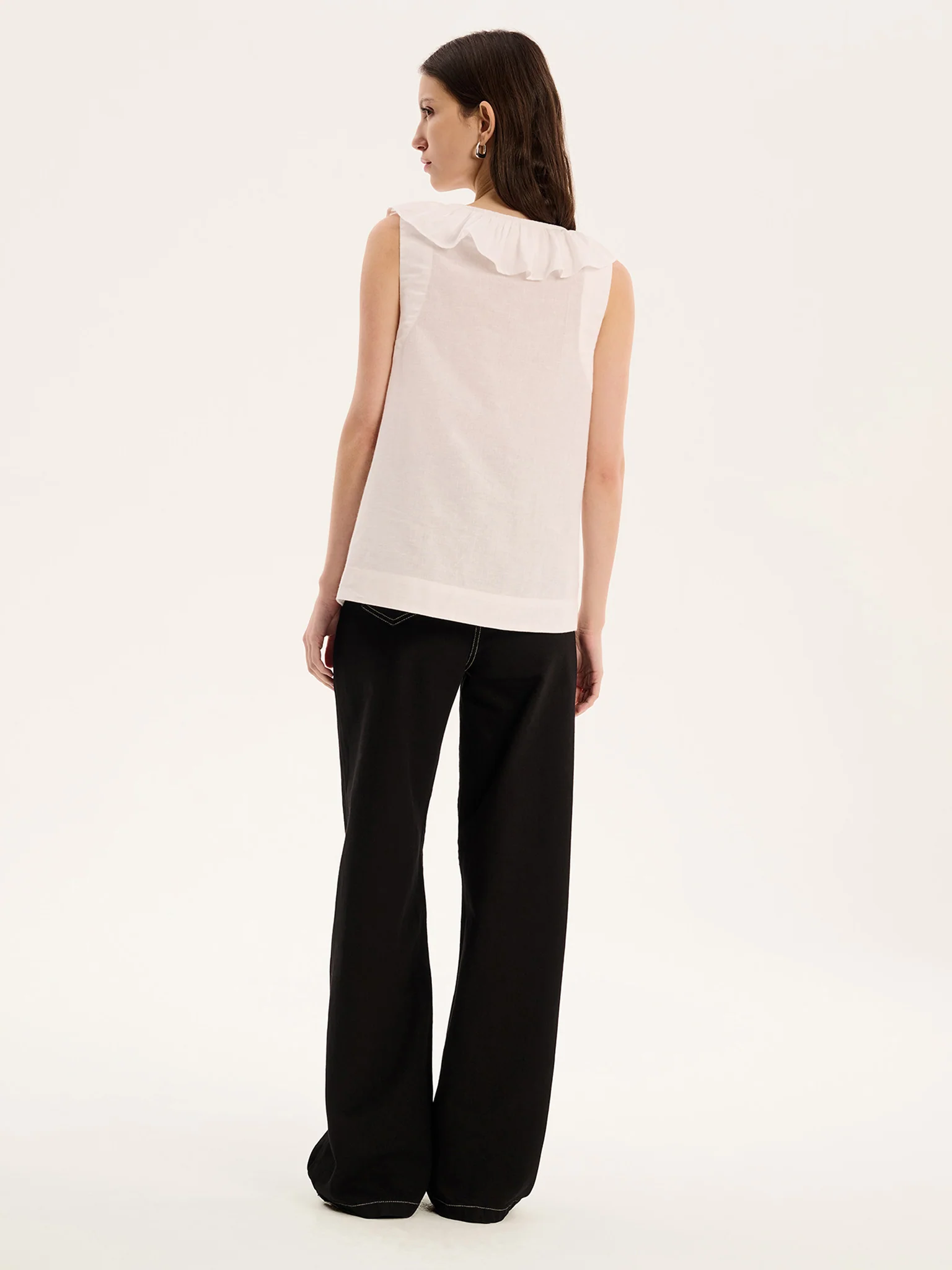 Rachael Frill Collar Sleeveless Blouse in White - Image 3