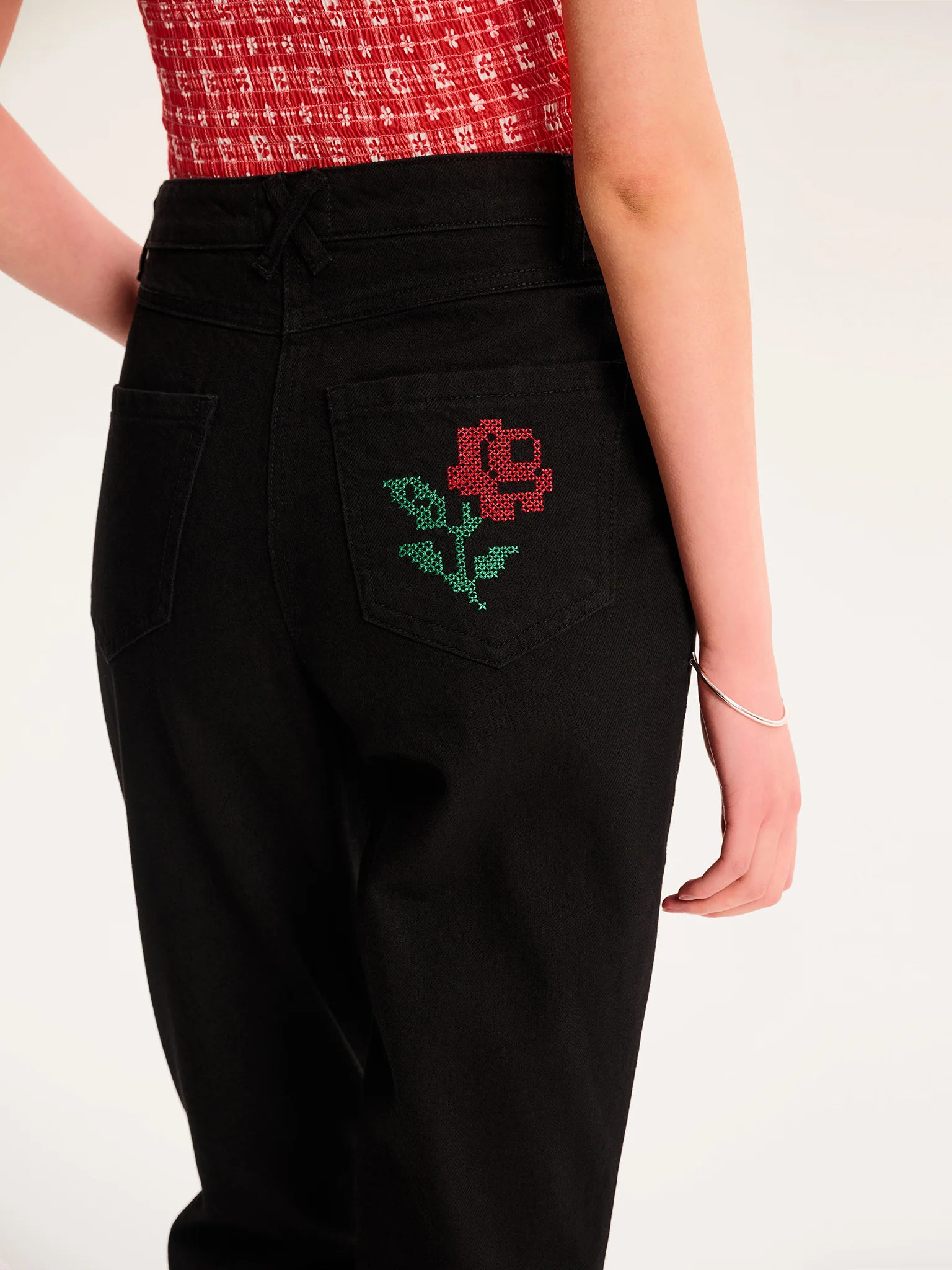 Sarah Jane Jean in Black - Image 2