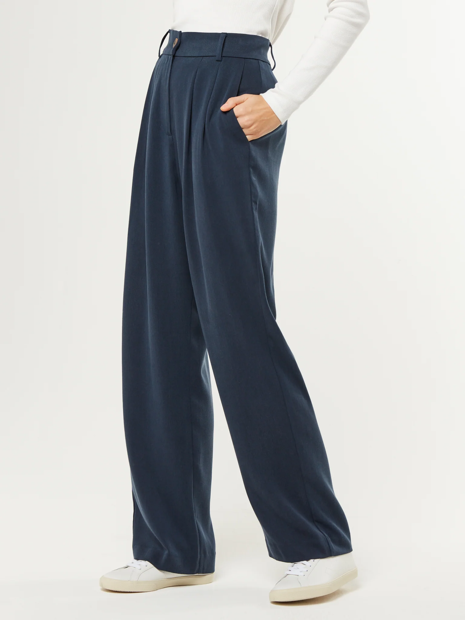 Cinnamon Short Trouser in Navy - Image 3