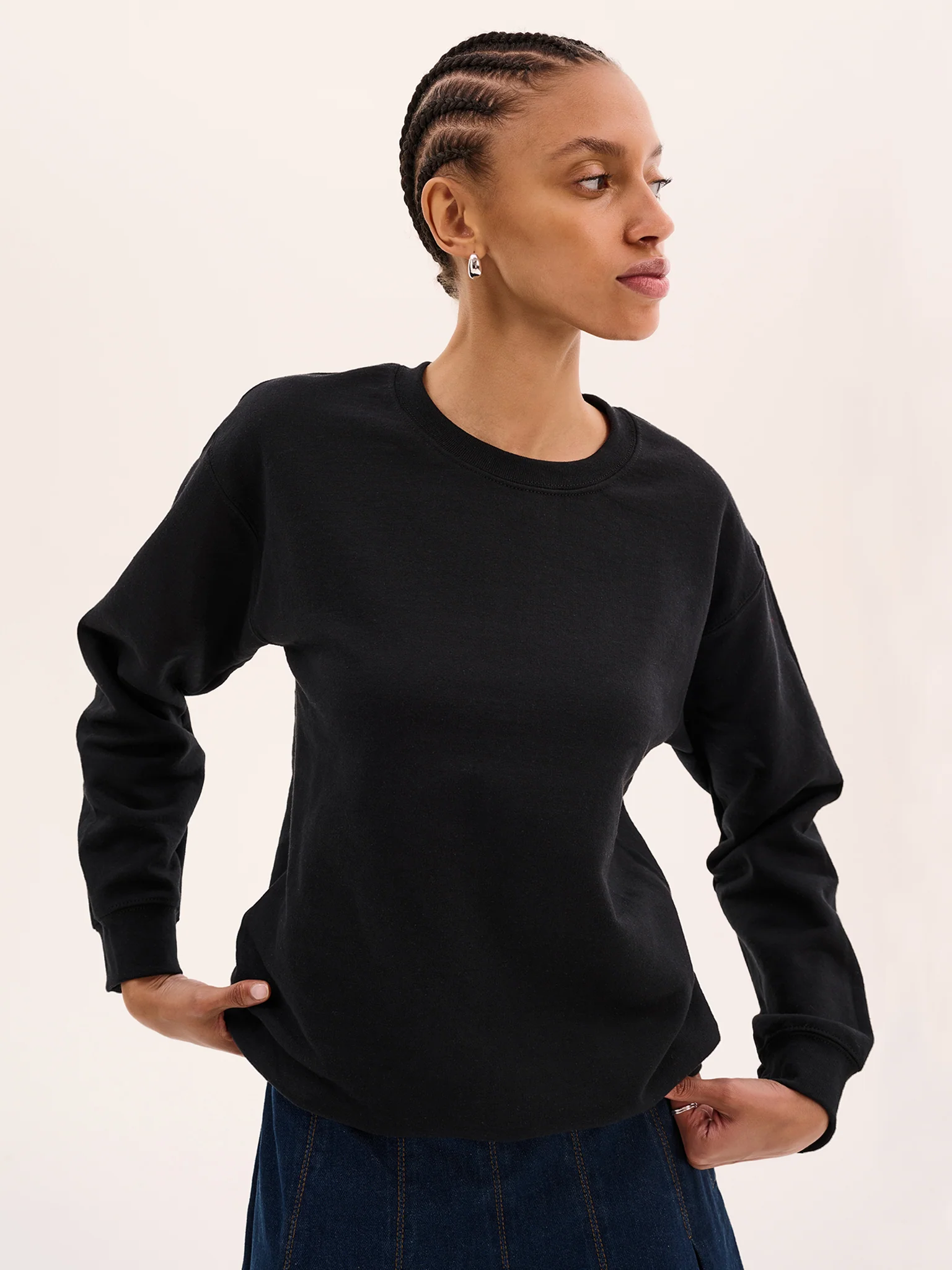 Billie Sweatshirt in Black - Image 3
